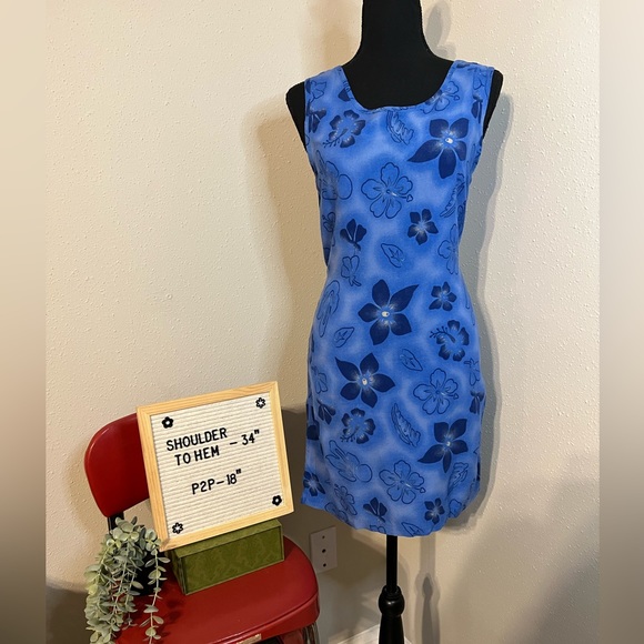 Paradise Bay Dresses & Skirts - 90’s Blue and gold Hawaiian print dress